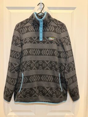 L.L. Bean Gray Aztec-Pattern Fleece Pullover with Light Blue Trim Large